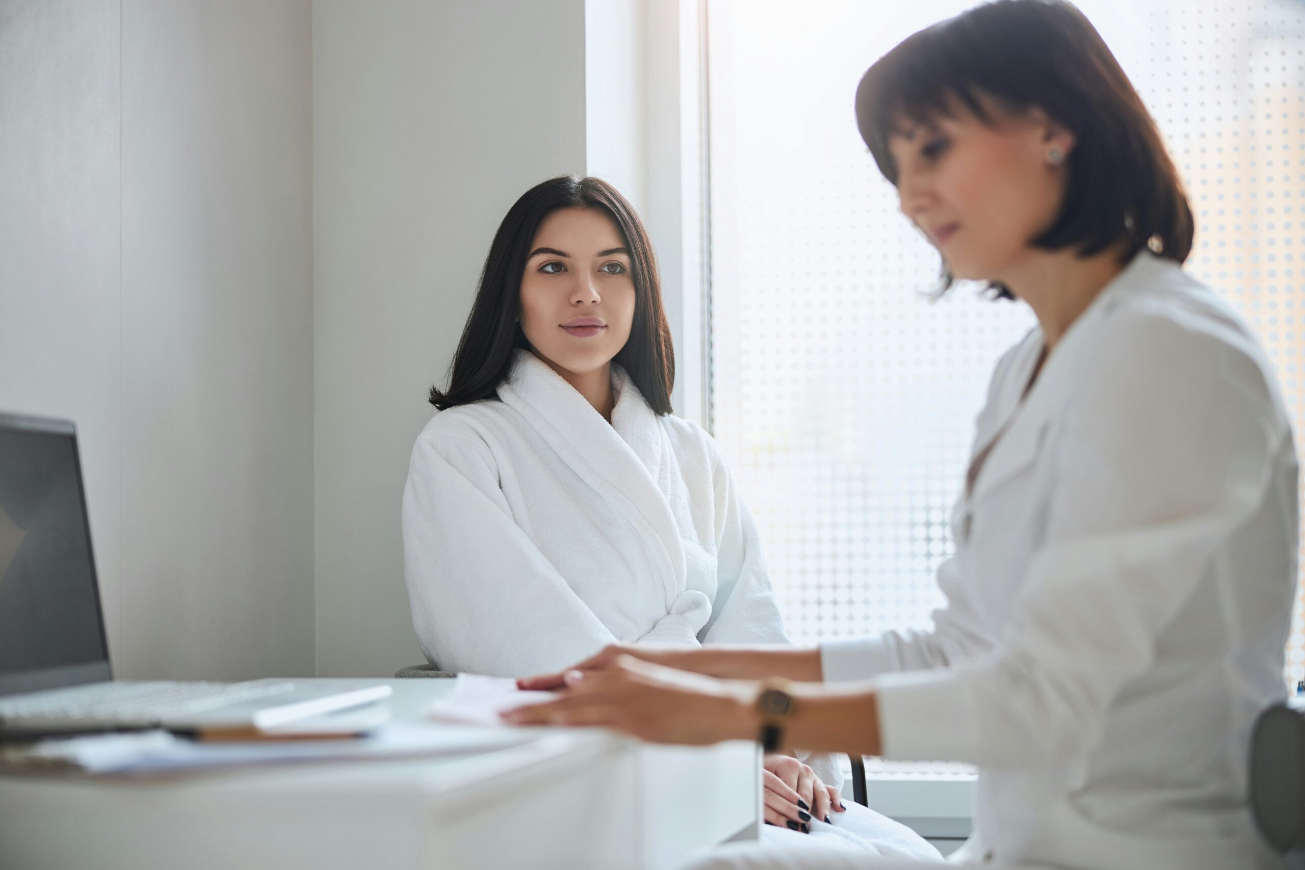 one-on-one consultation with a patient to discuss specialized lipedema surgery in CT.